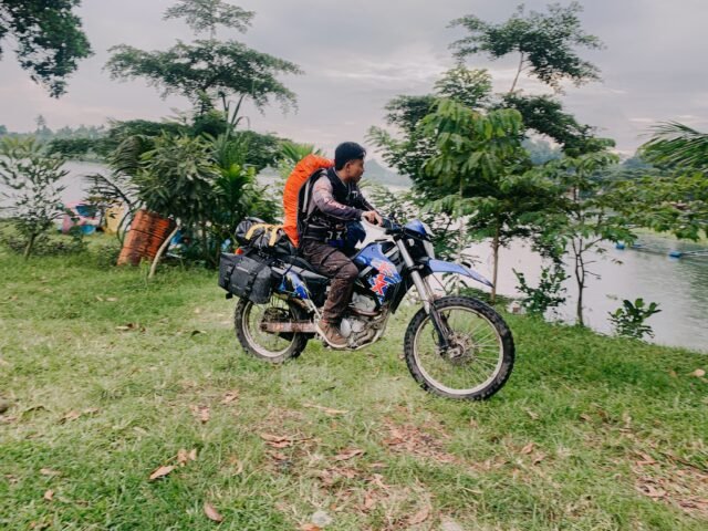 Explore Lombok on two wheels with our epic dirt bike tours — from scenic coastlines to wild jungle trails, each route offers a unique thrill #lombokdirtbiketour #lombokoffroad #offroadlombok #lombokendurotour #lombokadventure #adventurebike