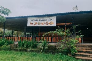 Enjoying Traditional Culinary Delights at Lia Lesehan: A Hidden Gem Near Benang Kelambu Waterfall
